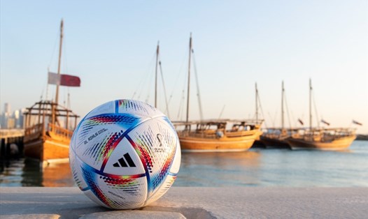 Trái bóng Al Rihla được thiết kế dựa trên những khía cạnh mang tính biểu tượng của nước chủ nhà Qatar. Ảnh: Adidas