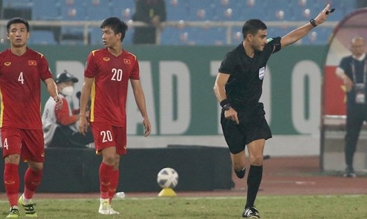 Trọng tài Hattab Hanna từng bắt chính trận đấu có sự góp mặt của tuyển Việt Nam. Ảnh: Minh Anh