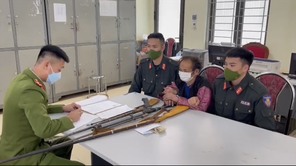 Đối tượng Tồng tại cơ quan công an. Ảnh: CACC.