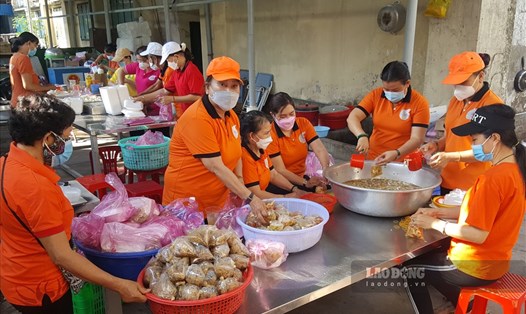 7 năm qua bếp ăn nghĩa tình Hội liên hiệp phụ nữ phường Bình Trị Đông A đã mang đến bữa cơm ngon cho hàng ngàn người lao động khó khăn