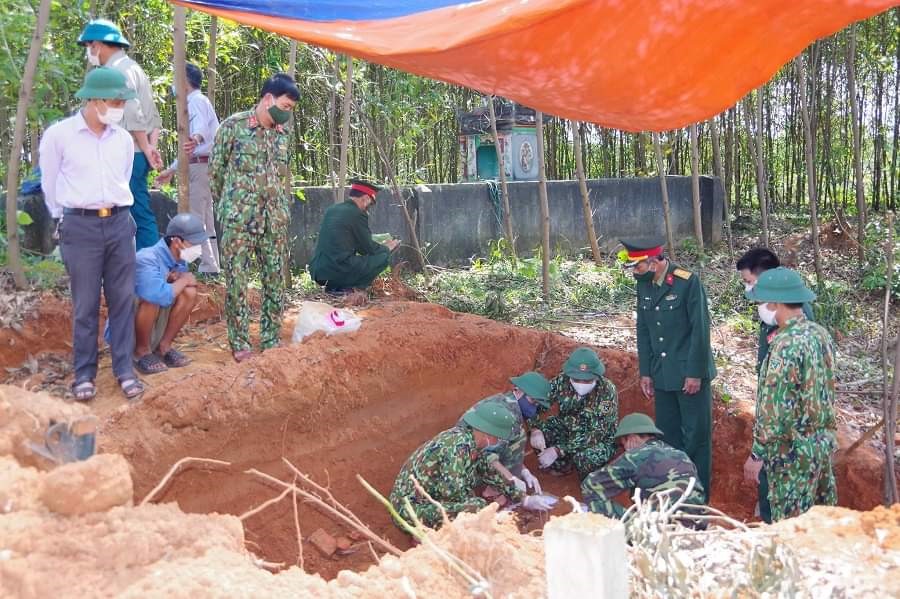 Đội 584 tìm kiếm, quy tập hài cốt liệt sĩ. Ảnh: Kim Quy