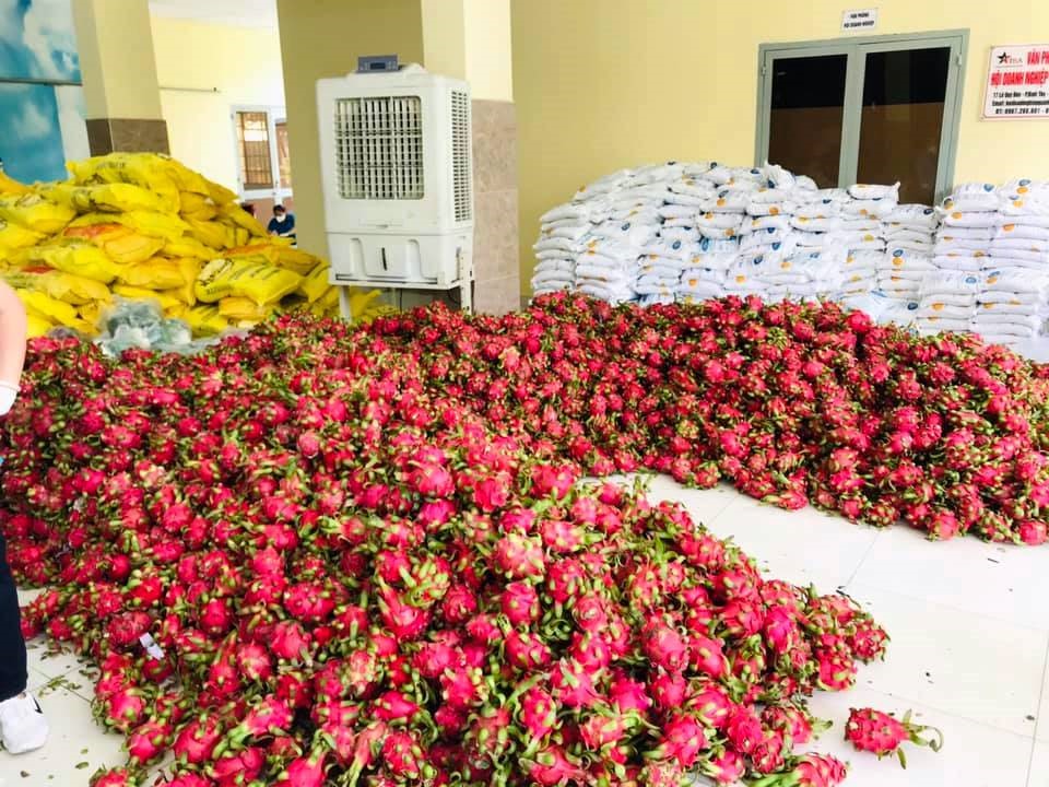 Cần xây dựng nhiều trung tâm kết nối nông sản xuất khẩu để thuận lợi trong giao thương. Ảnh: Cao Trần