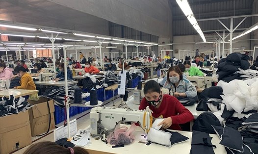 Dịch COVID-19 diễn biến phức tạp khiến nhiều doanh nghiệp ở Hoà Bình đối mặt với nguy cơ thiếu lao động. Ảnh: Khánh Linh.