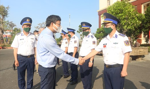 Bộ Tư lệnh Vùng Cảnh sát biển 4 đón đoàn công tác Bộ Ngoại giao. Ảnh: Hoàng Dung