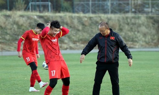 Huấn luyện viên Park Hang-seo có nhiều phương án nhân sự cho U23 Việt Nam. Ảnh: VFF
