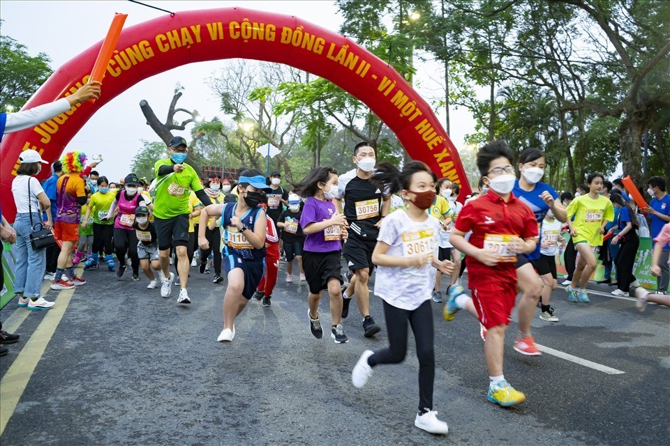 Hàng ngàn người cùng chạy bộ vì một Huế xanh. Ảnh: LĐH Hàng ngàn người cùng chạy bộ vì một Huế xanh. Ảnh: LĐH