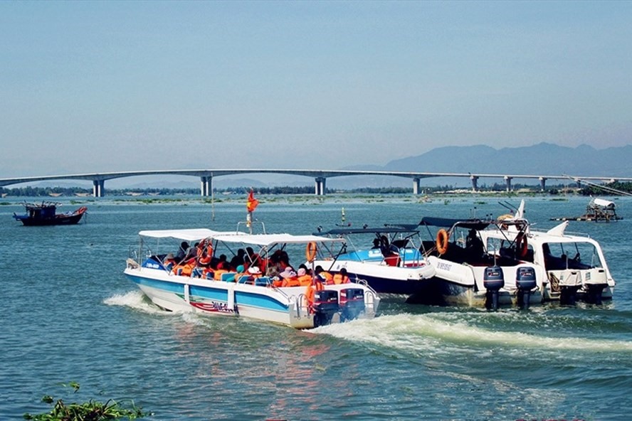 Tăng cường kiểm tra, tránh để xảy ra tai nạn lật ca nô ở Quảng Nam. Ảnh minh hoạ: TC