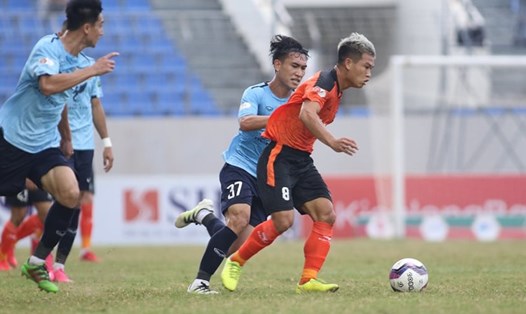 Đà Nẵng (áo cam) và Hồng Lĩnh Hà Tình hoà nhau 1-1 ở vòng 3 V.League 2022. Ảnh: Đ.V