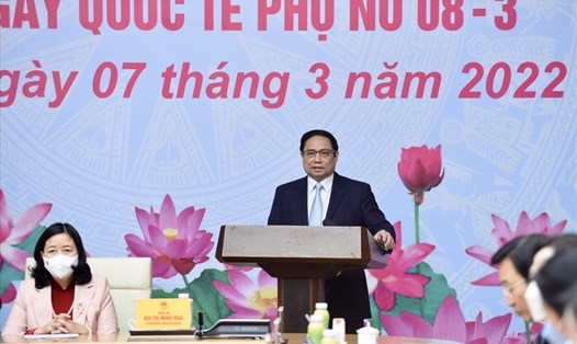 Thủ tướng Chính phủ Phạm Minh Chính yêu cầu chú trọng hơn nữa công tác quy hoạch nguồn cán bộ nữ và khẩn trương xây dựng Đề án đào tạo, bồi dưỡng cán bộ trẻ, cán bộ nữ. Ảnh: Nhật Bắc