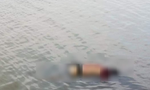 Thi thể nam thanh niên ở Thái Bình được phát hiện nổi lên trên sông Trà Lý sau 5 ngày mất tích. Ảnh: N.Q.V