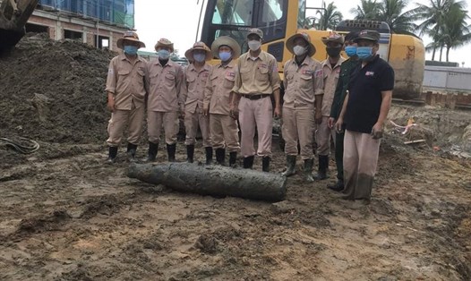 Quả bom "khủng" vừa được phát hiện tại Quảng Bình. Ảnh: MAG