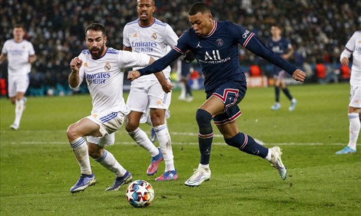 Real Madrid (áo trắng) có thể hiện được bản lĩnh để lội ngược dòng trước PSG ở trận lượt về vòng 1/8 Champions League? Ảnh: UEFA
