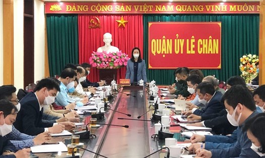 Bí thư Quận ủy Lê Chân phát biểu kết luận cuộc họp. Ảnh: Cổng TTĐT Hải Phòng