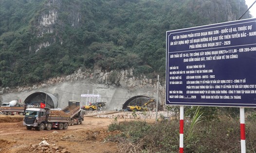 Dự án cao tốc Mai Sơn - Quốc lộ 45 đoạn qua địa phận tỉnh Ninh Bình có chiều dài 14,35km được khởi công từ tháng 9.2020. Ảnh: NT