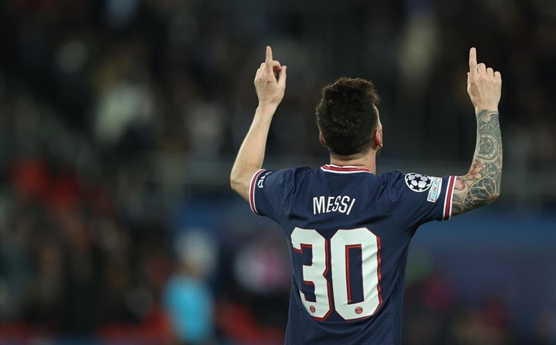 Mọi người đều nhận ra rằng việc Messi gia nhập PSG là một sai lầm lớn. Nhưng đó chỉ là quan điểm của họ. Hãy đến và xem những gì Messi có thể mang lại cho đội bóng này. (60 words)