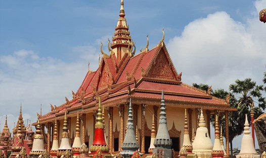 Chùa Xiêm Cán được xây dựng vào năm 1887 với diện tích ban đầu là 4.500 m2. Thuở ban sơ, chùa có tên tiếng Khmer Komphisako