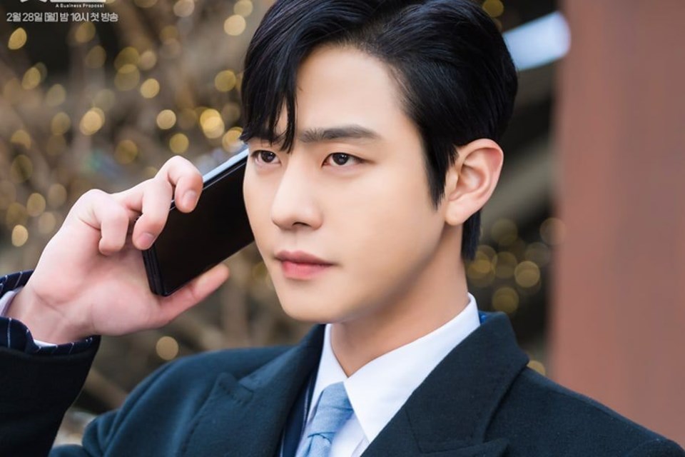 Ahn Hyo Seop trong phim. Ảnh: Poster SBS. Ahn Hyo Seop trong phim. Ảnh: Poster SBS.