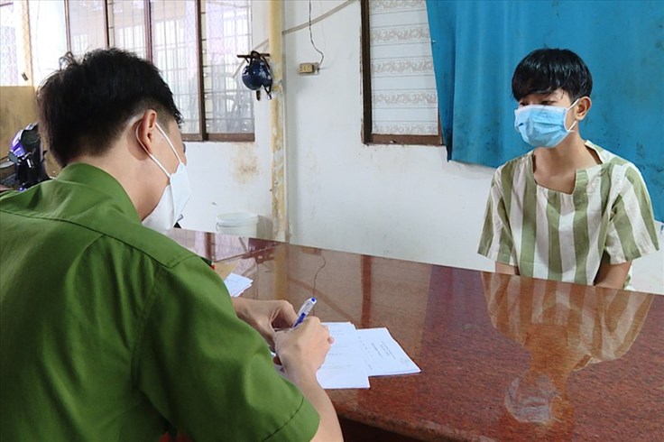 Bắt đối tượng cướp giật tài sản trong chợ rồi tẩu thoát bằng xe đạp Bắt đối tượng cướp giật tài sản trong chợ rồi tẩu thoát bằng xe đạp