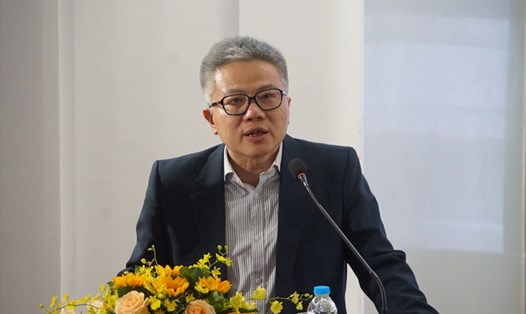 GS Ngô Bảo Châu nói chuyện với sinh viên Đại học Quốc gia TPHCM. Ảnh: Huyên Nguyễn