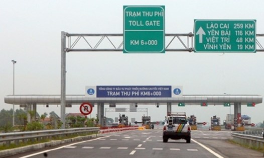 Gấp rút khắc phục hằn lún tại cao tốc Nội Bài-Lào Cai. Ảnh: GT