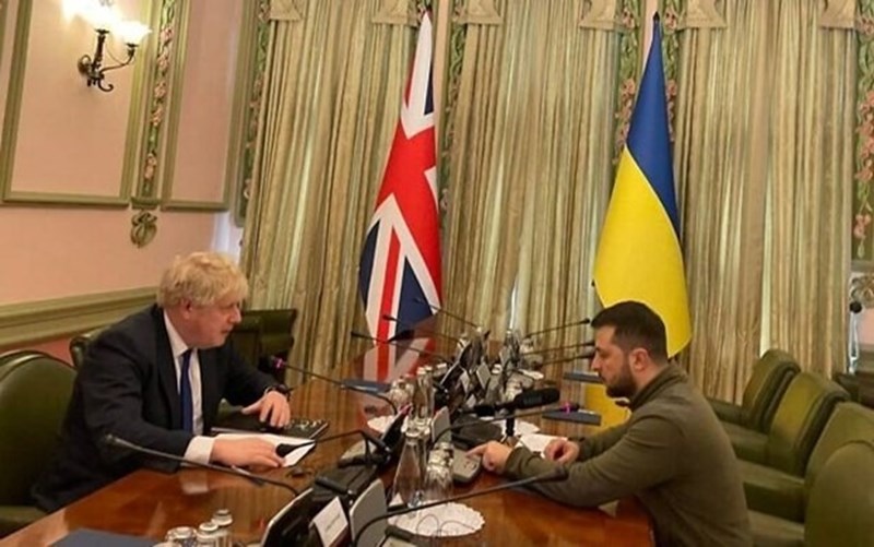 British Prime Minister makes a surprise visit to Kiev to meet the President of Ukraine