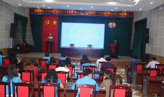 Toàn cảnh buổi ký kết chương trình phối hợp giai đoạn 2021-2026 của LĐLĐ tỉnh Sơn La và Sở Giáo dục và Đào tạo. Ảnh: L.H.