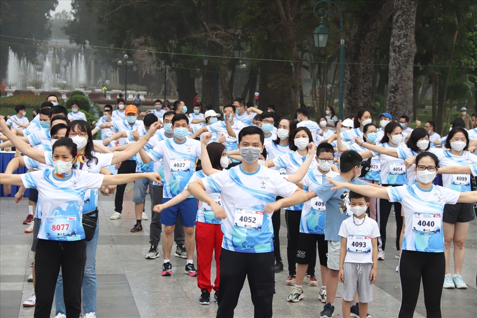 Cán bộ, nhân viên ngành điện tham gia giải marathon chào mừng kỷ niệm 91 năm Ngày thành lập Đoàn TNCS Hồ Chí Minh và hưởng ứng Giờ Trái đất 2022. Ảnh: CĐĐLVN