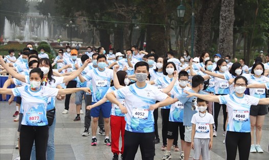 Cán bộ, nhân viên ngành điện tham gia giải marathon chào mừng kỷ niệm 91 năm Ngày thành lập Đoàn TNCS Hồ Chí Minh và hưởng ứng Giờ Trái đất 2022. Ảnh: CĐĐLVN