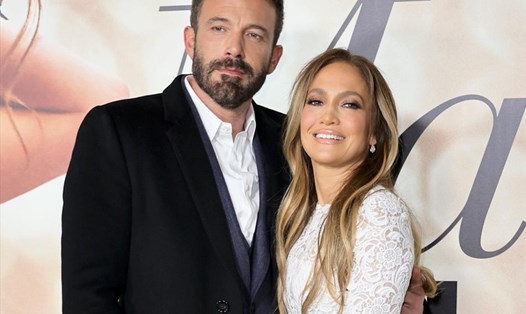 Ben Affleck và Jennifer Lopez xác nhận đã đính hôn. Ảnh: Xinhua