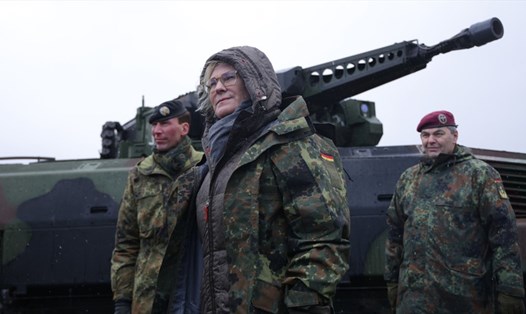 Bộ trưởng Quốc phòng Đức Christine Lambrecht (giữa) cho biết không cung cấp thêm vũ khí cho Ukraina. Ảnh: Getty