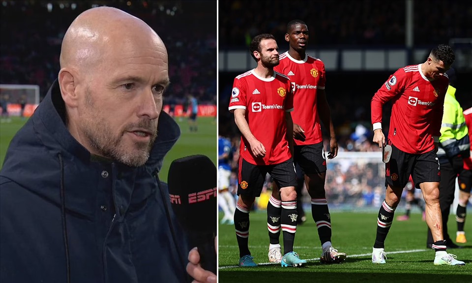 Ten Hag đang có một núi việc nếu như gật đầu với Manchester United. Ảnh: AFP