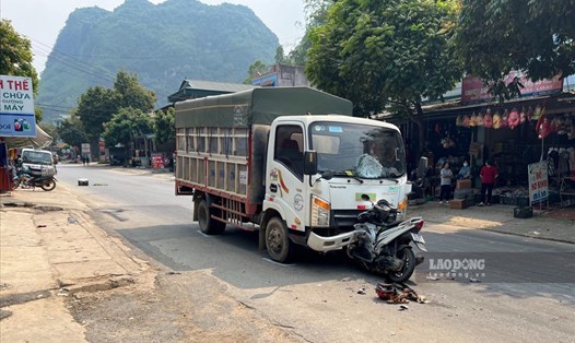 Hiện trường vụ tai nạn trên Quốc lộ 6. Ảnh: Minh Nguyễn.