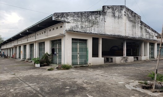 Chợ Bà Thức tại P.Tân Phong bị bỏ hoang nhiều năm nay. Ảnh: Hà Anh Chiến