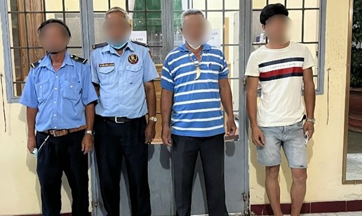 Nhóm đối tượng tham gia thu tiền giữ xe trái phép ở Biên Hòa bị cơ quan công an phát hiện. Ảnh: CA ĐN