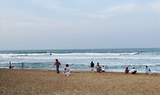 Biển Phú Yên Đón Hàng Nghìn Khách Du Lịch Ngày Giỗ Tổ Hùng Vương