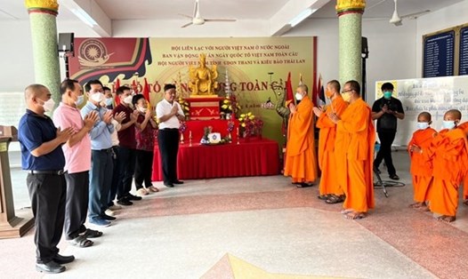 Các đại biểu tham dự Lễ Giỗ tổ Hùng Vương tại Udon Thani ngày 10.4. Ảnh: K.M