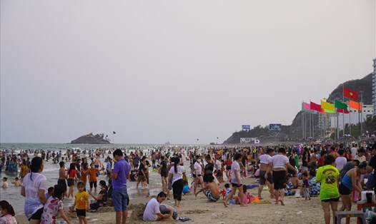 Với ưu thế biển, du lịch Bà Rịa - Vũng Tàu thu hút rất đông du khách đến vui chơi, nghỉ dưỡng. Ảnh: T.A