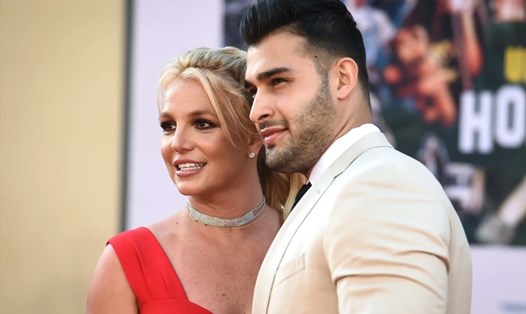 Britney Spears và hôn phu Sam Asghari. Ảnh chụp màn hình