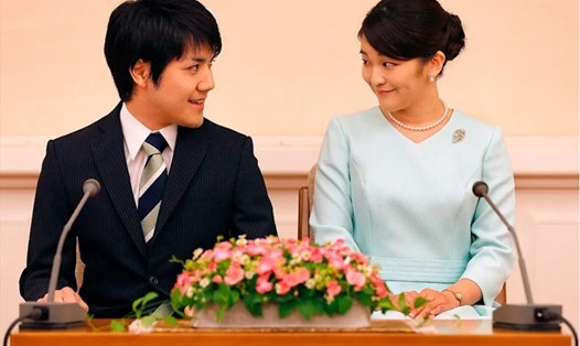 Công chúa Nhật Bản Mako và hôn phu Kei Komuro vào thời điểm công bố đính hôn cách đây vài năm. Ảnh: AFP