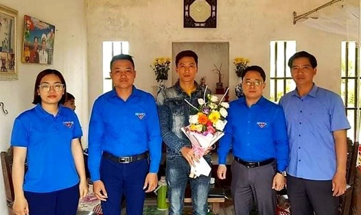 Trước đó, chính quyền địa phương thị trấn Thịnh Long (huyện Hải Hậu, tỉnh Nam Định) cũng đã đến nhà thăm hỏi, động viên anh Chính. Ảnh: CTV