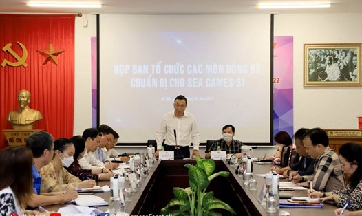 Quyền Chủ tịch VFF Trần Quốc Tuấn đã chủ trì cuộc họp rà soát công tác tổ chức các môn bóng đá tại SEA Games 31. Ảnh: VFF
