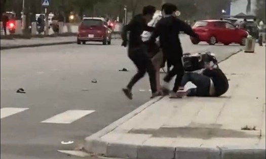 Hai nhóm thanh niên hỗn chiến trước khu đô thị Our City, 2 người bị thương. Ảnh: CTV