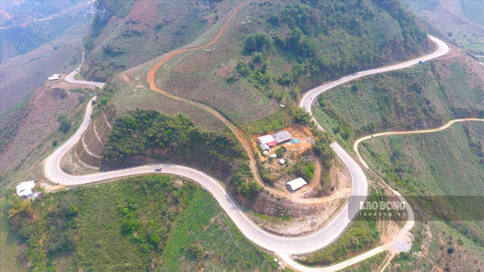 Khúc cua nguy hiểm trên Quốc lộ 37. Ảnh: Minh Nguyễn.