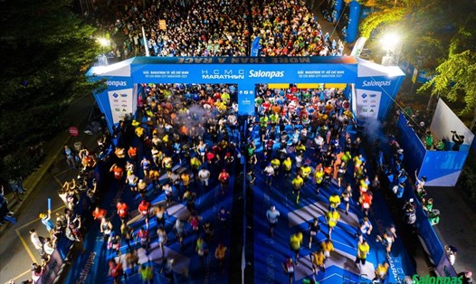 Giải Salonpas HCMC Marathon 2022 là đánh dấu cột mốc kỷ niệm 30 năm phong trào chạy việt dã tại TPHCM. Ảnh: Lê Hải