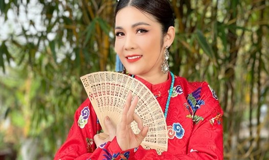 NSƯT Diệu Hương ra mắt MV "Tình em bến đợi". Ảnh: NVCC