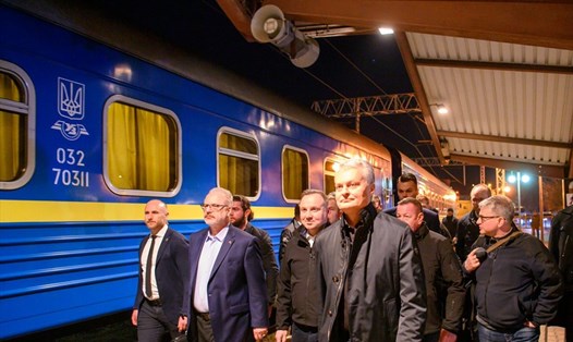Tổng thống 4 nước EU đến Kiev gặp Tổng thống Ukraina. Ảnh: Twitter Tổng thống Lithuania