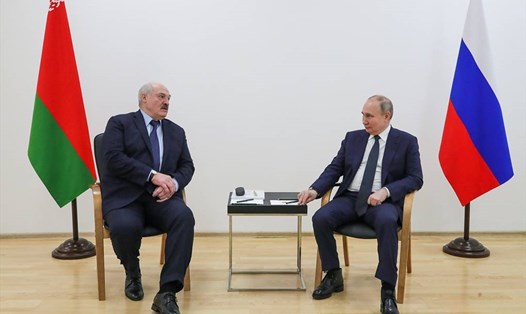 Tổng thống Nga Vladimir Putin và Tổng thống Belarus Alexander Lukashenko hội đàm ngày 12.4.2022. Nguồn: Văn phòng Thông tin Báo chí Tổng thống Nga