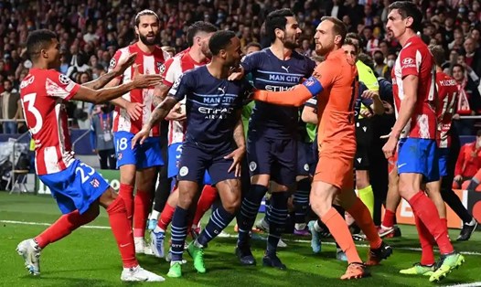 Trận đấu giữa Atletico Madrid và Man City diễn ra căng thẳng, xảy ra xô xát ở những phút cuối. Ảnh: Guardian