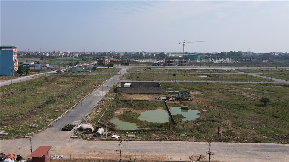 Hạ tầng nhiều dự án tại huyện Mê Linh (Hà Nội) xây dựng dở dang, đất đai bỏ hoang... Ảnh: Cao Nguyên