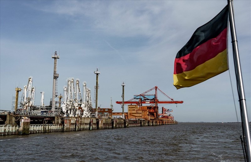 Germany has a deep recession, heavy losses if it cuts off Russian gas
